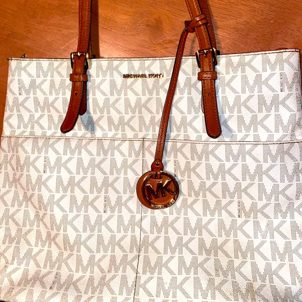 Micheal Kors tote bag very lightly used